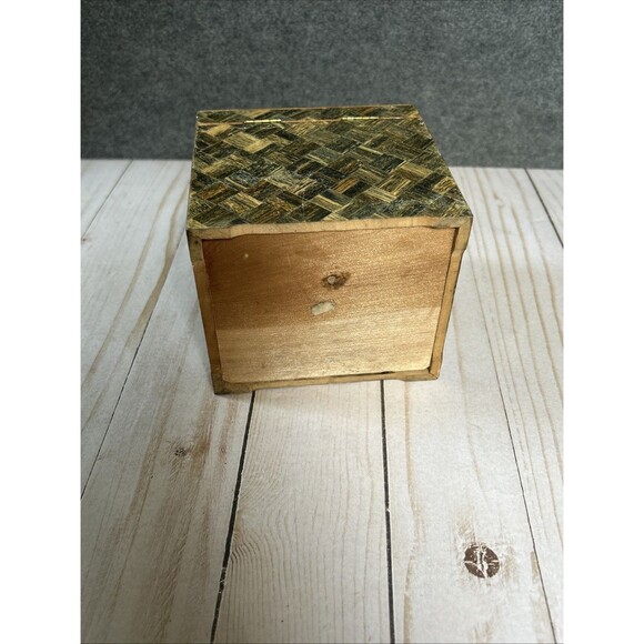 Wood Inlay Folk Art Marquetry Mechanical Bird Cigarette Dispenser W/ Chimes - Picture 6 of 9